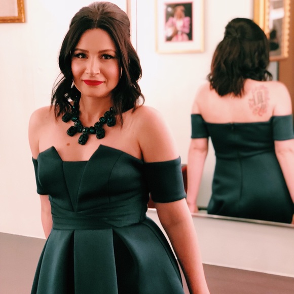 Meet your Posher, Marie ✨ Aka LittleHoneyCo - Picture 1 of 3